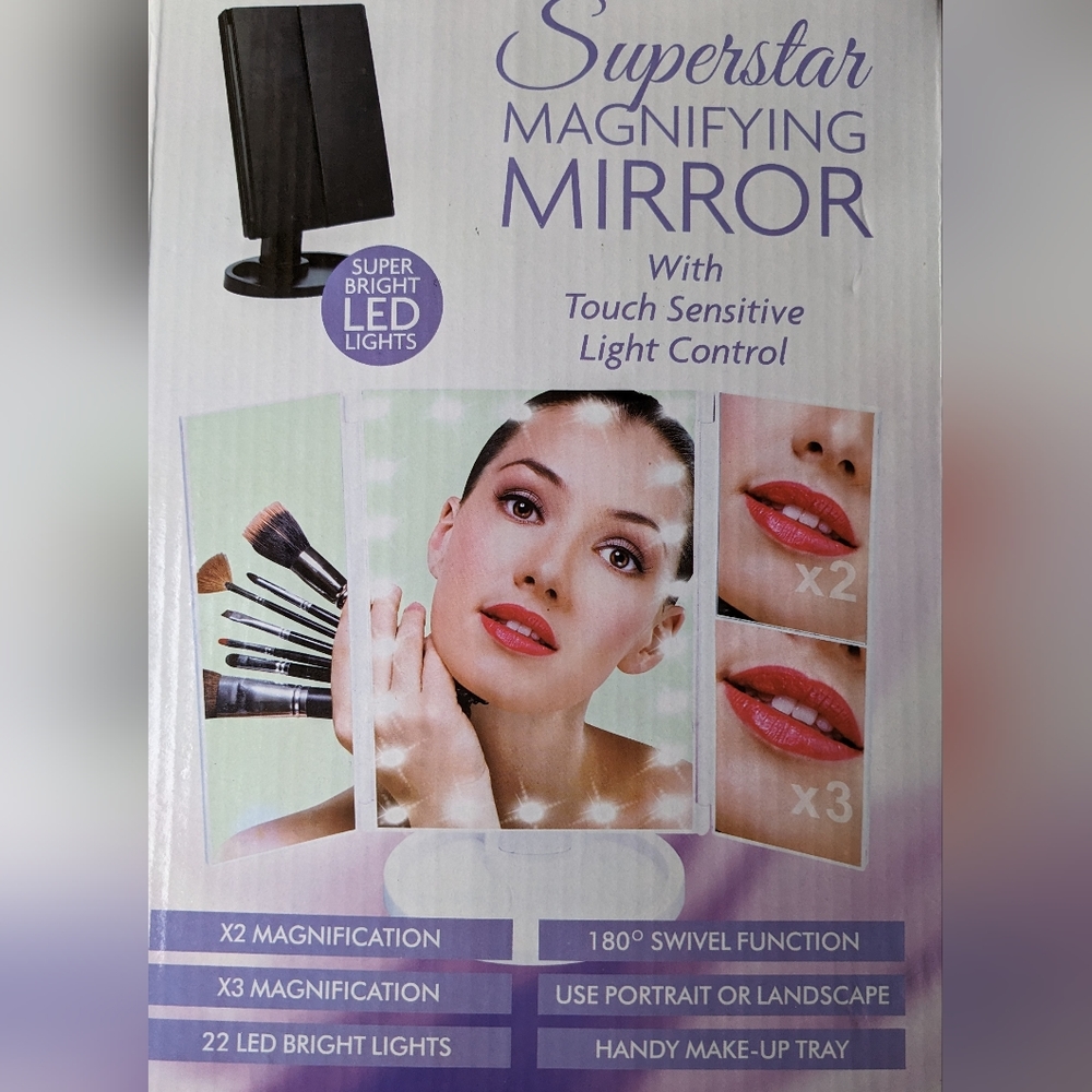 Superstar Magnifying Mirror with touch sensitive light control